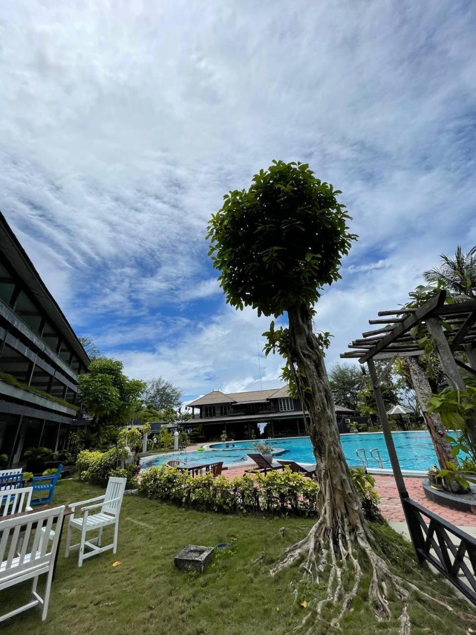 Beach Resort - Arwana Perhentian Besar Kampung Kuala Besut Bagian luar foto