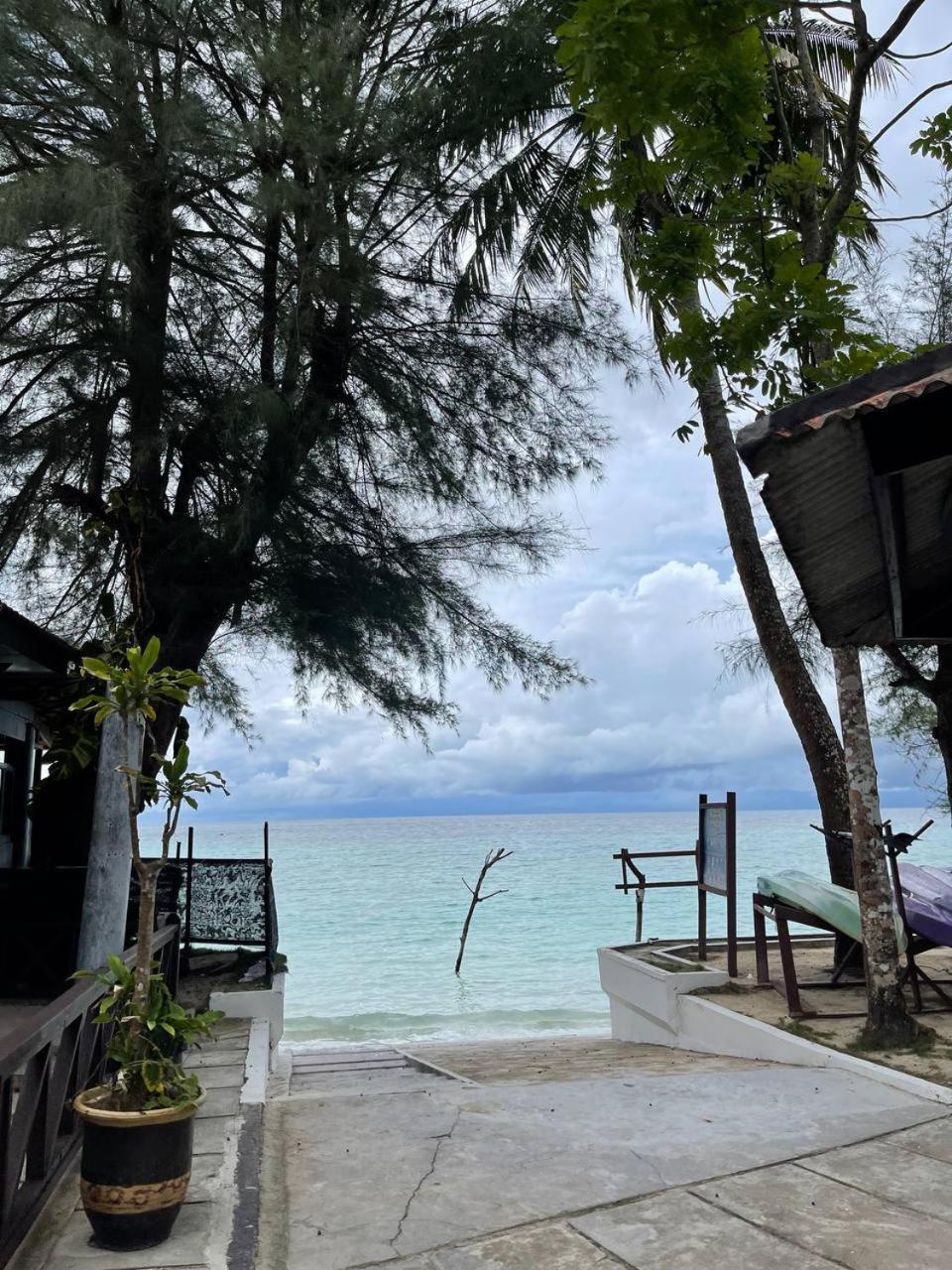 Beach Resort - Arwana Perhentian Besar Kampung Kuala Besut Bagian luar foto