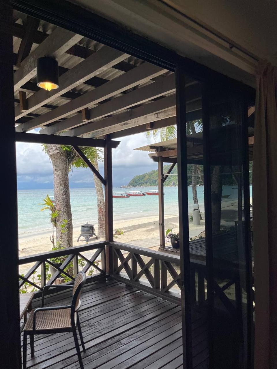 Beach Resort - Arwana Perhentian Besar Kampung Kuala Besut Bagian luar foto