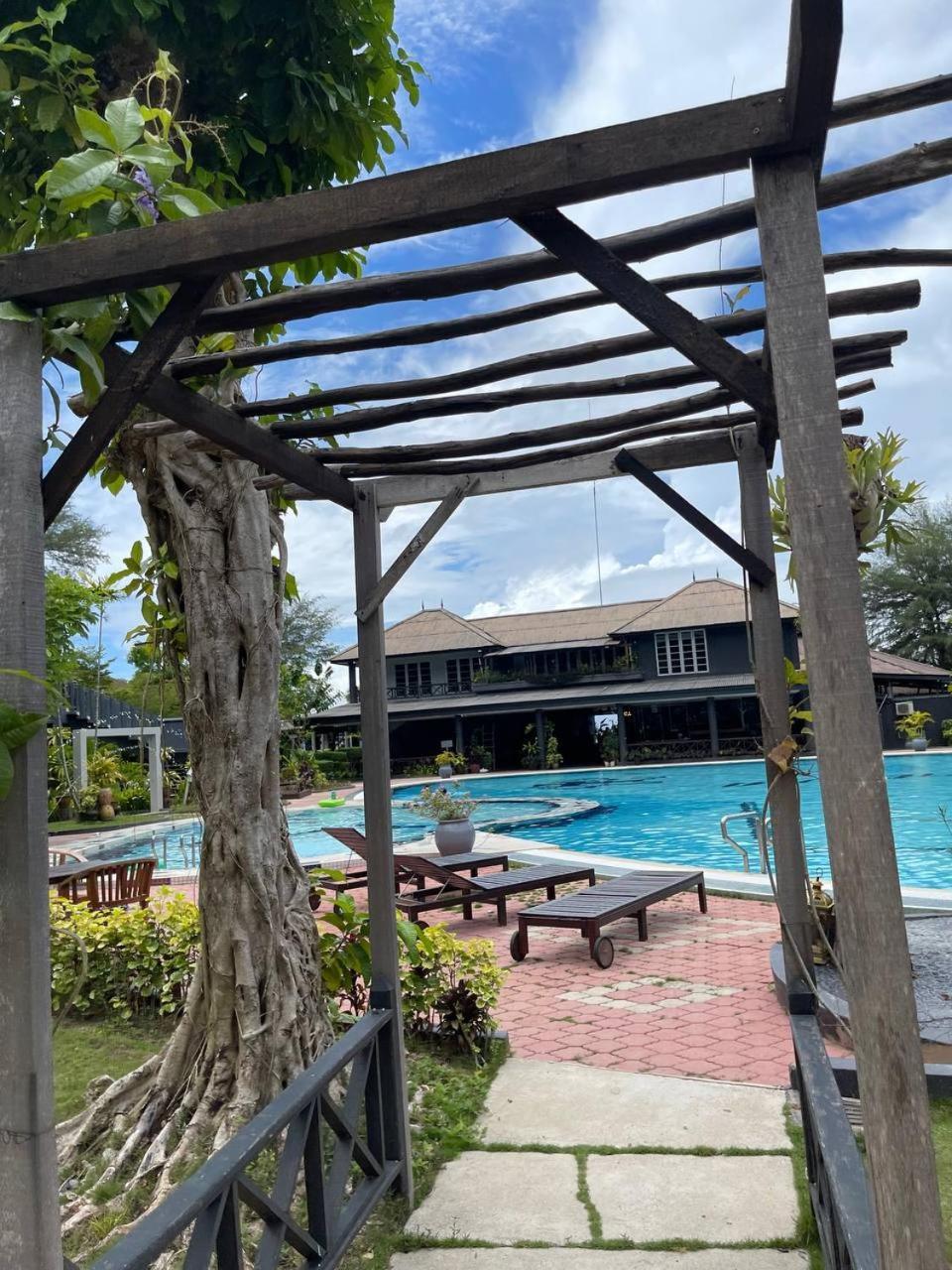 Beach Resort - Arwana Perhentian Besar Kampung Kuala Besut Bagian luar foto
